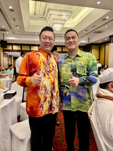 Majlis Perdana IFTAR graced by the Governor of Malacca, Tuan Yang Terutama, Tun Seri Setia Dr. Hj. Mohd Ali bin Rustam, and presented a drone model by Dato' Lester Tay