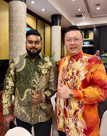 Majlis Perdana IFTAR graced by the Governor of Malacca, Tuan Yang Terutama, Tun Seri Setia Dr. Hj. Mohd Ali bin Rustam, and presented a drone model by Dato' Lester Tay