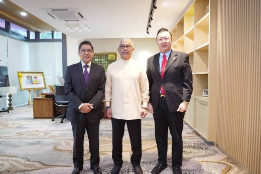 Menjunjung kasih di atas limpah kurnia Kebawah Duli Yang Maha Mulia Seri Paduka Baginda Yang di