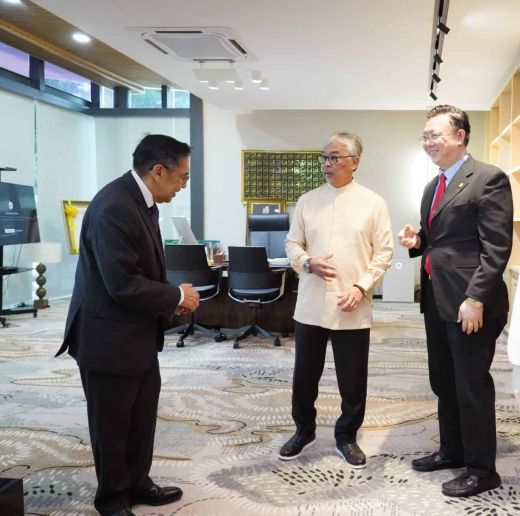 Menjunjung kasih di atas limpah kurnia Kebawah Duli Yang Maha Mulia Seri Paduka Baginda Yang di