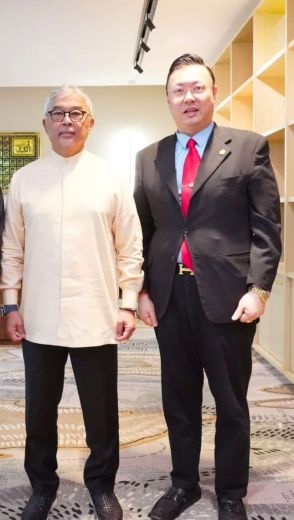 Menjunjung kasih di atas limpah kurnia Kebawah Duli Yang Maha Mulia Seri Paduka Baginda Yang di